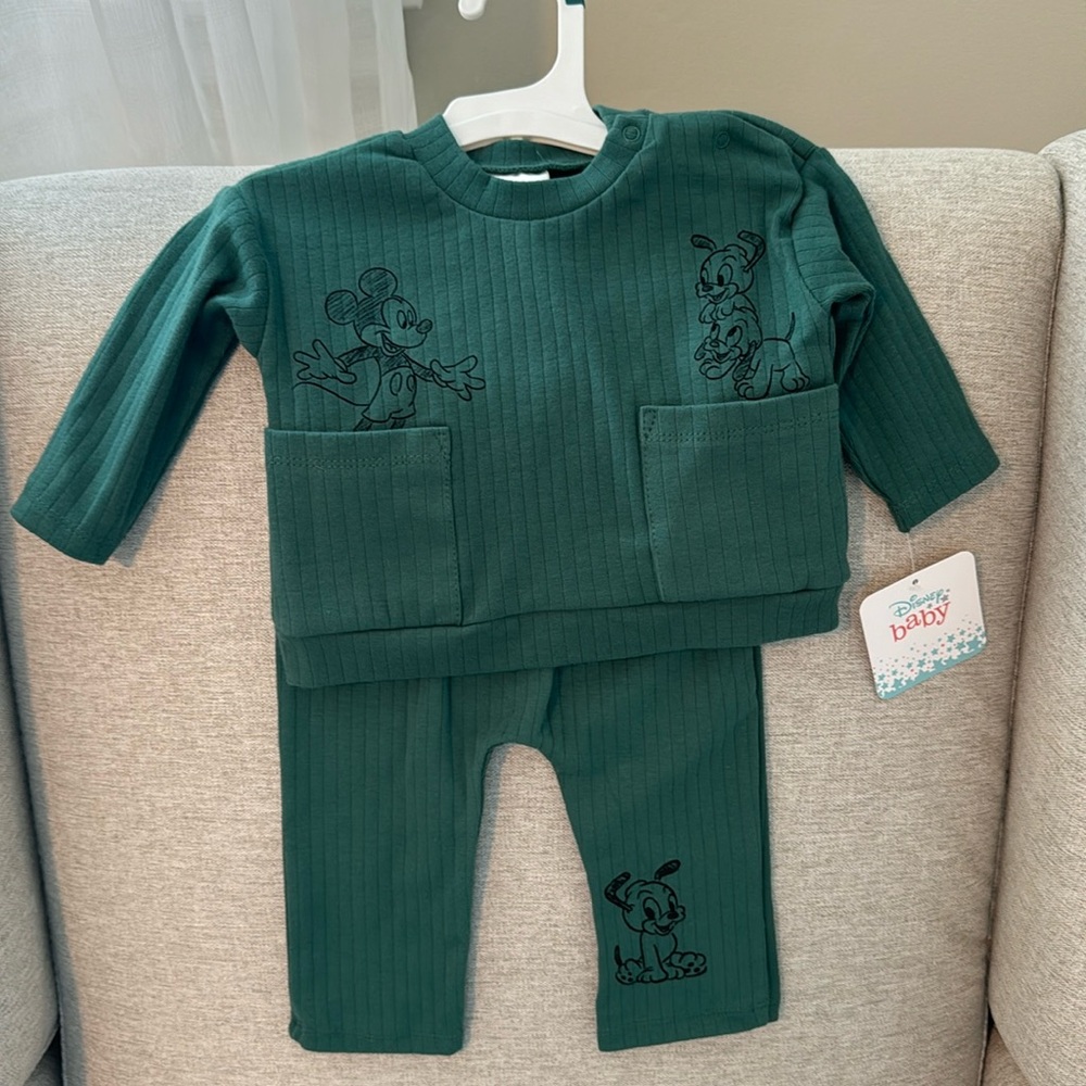✨🤍 NWT 0-3M GREEN DISNEY BABY MICKEY & FRIENDS SWEATSUIT